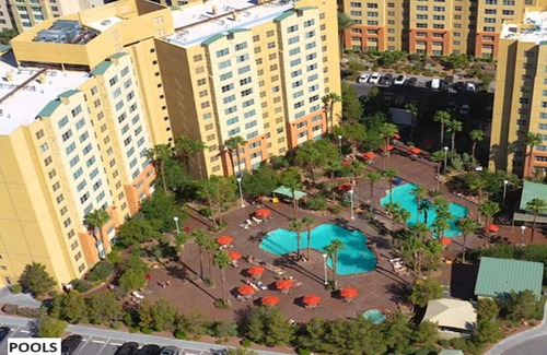 Enterprise Apartamento | 1 Bedroom Apartment, 5 heated pools, arcade, gym, free parking and more!