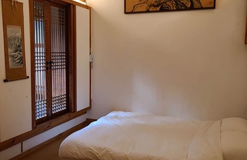 Seochon Casa | Traditional Hanok over 90 years near Gyeongbokgung -5 rooms, 3 bathrooms Max. 10