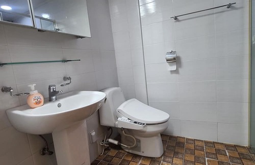 Seochon Casa | Traditional Hanok over 90 years near Gyeongbokgung -5 rooms, 3 bathrooms Max. 10