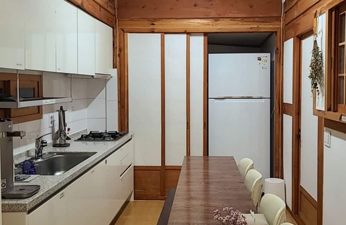 Seochon Casa | Traditional Hanok over 90 years near Gyeongbokgung -5 rooms, 3 bathrooms Max. 10