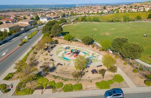 Pittsburg Casa | Private room in a house at Bay point CA . 5 min drive to BART and Safeway.