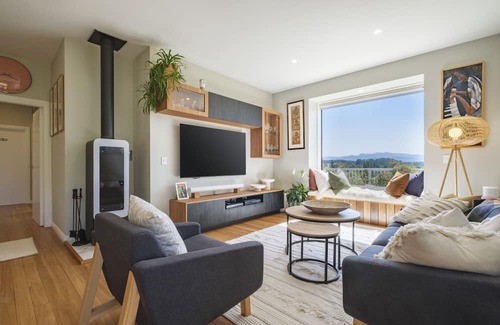 Mapua Casa | Beautifully renovated 3 bedroom 2 bathroom house in the vineyards of Mahana.