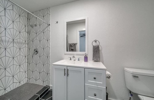 Denver Heights Casa | Urban Elegance 1BR near Downtown with King Bed