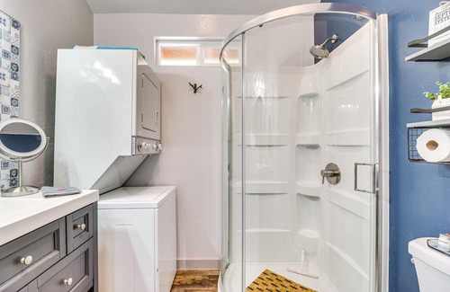 Lakeside Apartamento | Charming Lakeside Apartment: 2 Mi to Flathead Lake