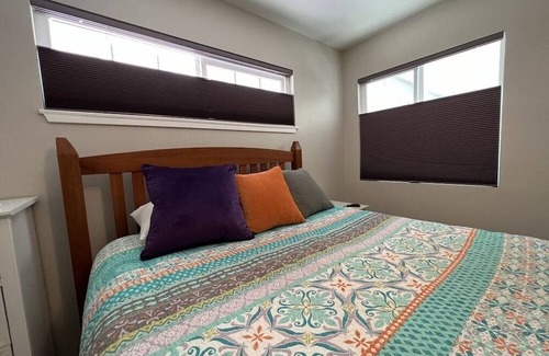 Riverside Casa | Quiet Space with a Box Spring Mountain View