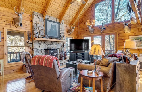 Burnsville Cabina | Burnsville Cabin - Deck, Fire Pit & Mountain Views