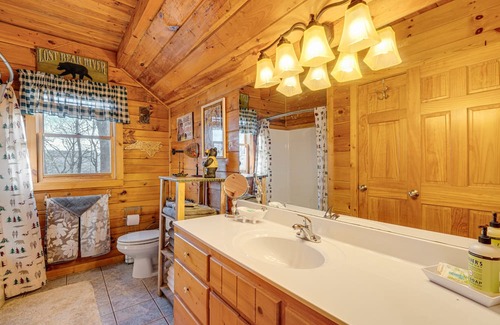 Burnsville Cabina | Burnsville Cabin - Deck, Fire Pit & Mountain Views
