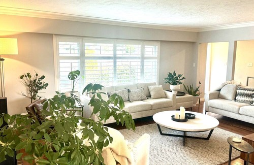 North Vancouver Casa | Private, gorgeous, spacious main house and gardens w/hot tub and dream deck