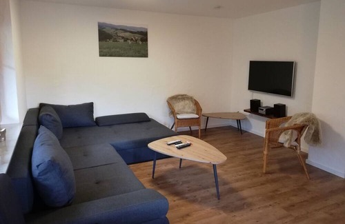 Stegen Apartamento | Farmhouse 'Ferienwohnung Kuhgeflüster' with Mountain View, Private Terrace and Wi-Fi