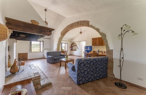 Radicondoli Apartamento | Beautiful apartment for 8 people with pool, WIFI, veranda, panoramic view and parking
