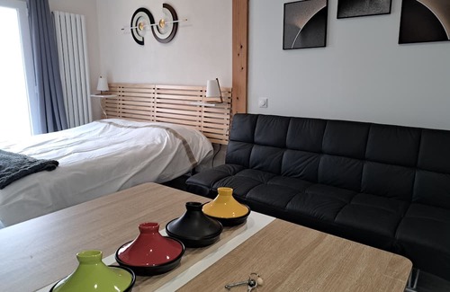 Pouilly-les-Nonains Cama Y Desayuno | GINGKO room with kitchen, bathroom, WC and exterior