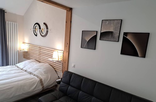 Pouilly-les-Nonains Cama Y Desayuno | GINGKO room with kitchen, bathroom, WC and exterior