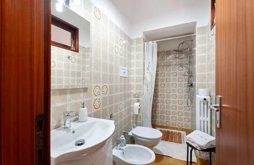 Borgo Ticino Casa | Holiday Home 'La Casetta Di Gianni' with Private Terrace, Wi-Fi and Air Conditioning
