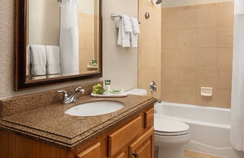Highland Meadows Complejo | Thanksgiving Weekend Getaway at Marriott's Streamside Birch Resort in Vail CO