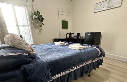 Inner Parkside Casa | Serene of Sunset, historical house, and peaceful neighborhood. Comfortable room.