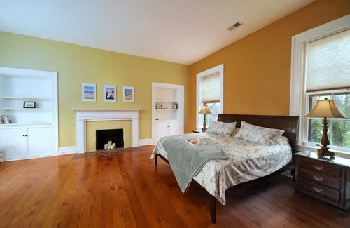 Burlington Otro | NEW to VRBO 5 Star Super Host. Enjoy a historic farmhouse on five private acres.