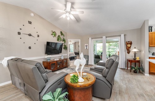 The Villages Villa | THE VILLAGES - Exquisite Residence, oversized lanai, with Golfcart & Hot Tub