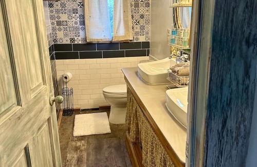 Boston Heights Casa | The Brupoppy Farm & Stay is farm located in the heart of Boston Heights Ohio.
