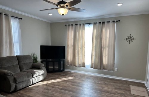 Greenwood Casa | Charming 50's Cottage on Main St.
