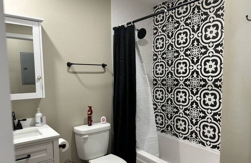 Greenwood Casa | Charming 50's Cottage on Main St.