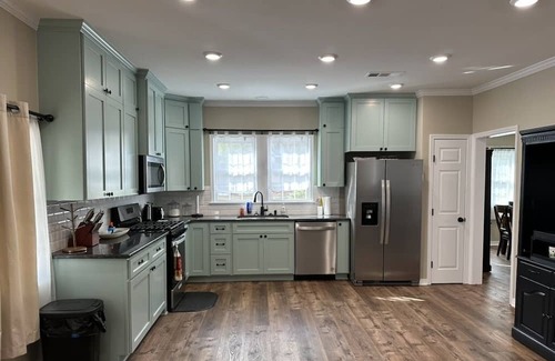 Greenwood Casa | Charming 50's Cottage on Main St.