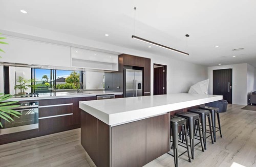 Papamoa Beach Casa | Sol Escape - Papamoa Beach Holiday Home