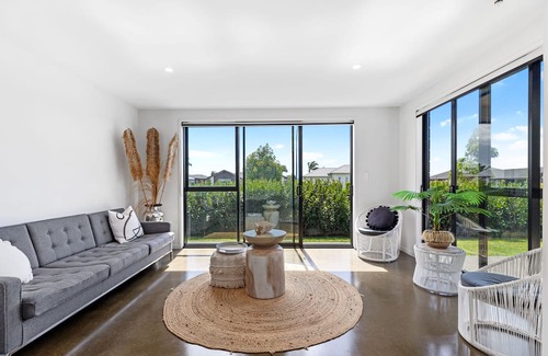 Papamoa Beach Casa | Sol Escape - Papamoa Beach Holiday Home