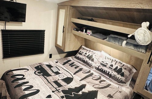 Yakima Casa | Glamping in a like new, well maintained RV that has everything you need!!!