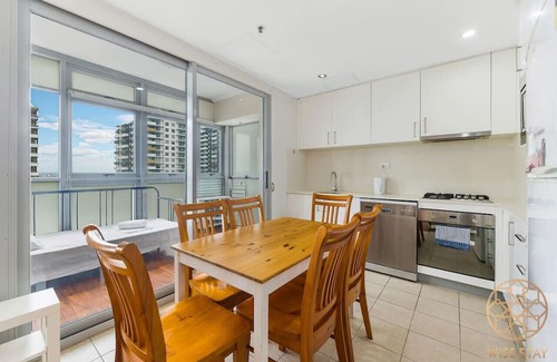 Burwood Apartamento | Steps to Train&Shopping with Pool for 6ppl Burwood