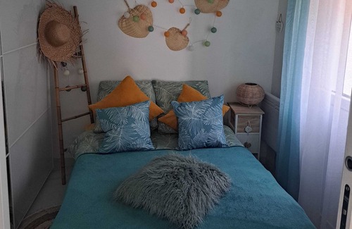 Saint-Cyr-la-Riviere Casa | Homerez - Nice house for 4 ppl. with garden and terrace at Saint-Cyr-la-Rivière