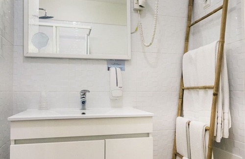 Figueiral Casa | Enjoy a Hassle-Free Stay! 1BR Apartment with Kitchenette, 2 Outdoor Pools!