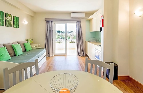 Figueiral Casa | Embark on an Algarve Adventure! Swimming Pools, Free Parking and Breakfast!