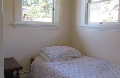 North Berkeley Casa | Spacious North Berkeley Flat In Quiet, Walkable Tree-Lined Neighborhood