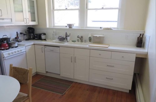 North Berkeley Casa | Spacious North Berkeley Flat In Quiet, Walkable Tree-Lined Neighborhood