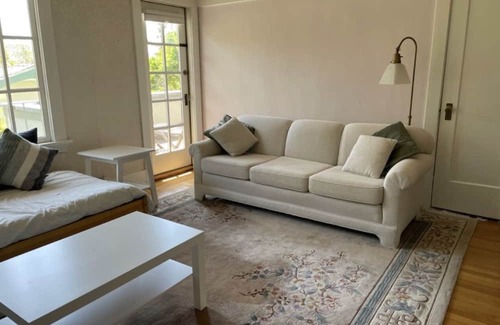 North Berkeley Casa | Spacious North Berkeley Flat In Quiet, Walkable Tree-Lined Neighborhood
