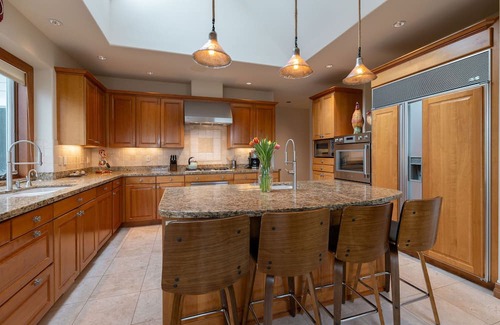 Kingston Casa | Waterview Estate: Luxurious 6 Bd/7 BA | Savvy VRM