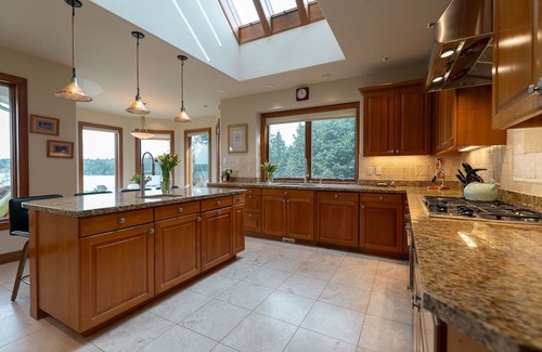 Kingston Casa | Waterview Estate: Luxurious 6 Bd/7 BA | Savvy VRM
