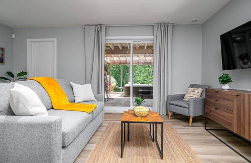Argenteuil Regional County Municipality Chalet De Esquí | 16 people, dome sauna, lake n river access, spa