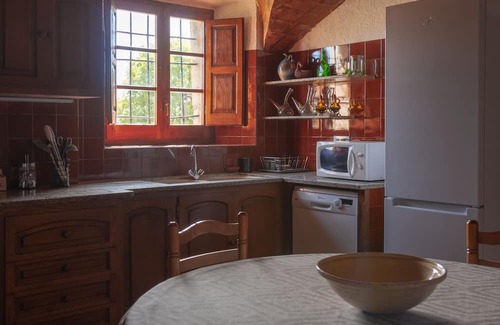 Aiguaviva Cabaña | Masia Catalana, ¡ideal Para una Escapada con Amigos y Família!