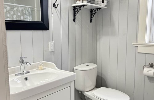 North Kawartha Cabina | Cozy Gateway on Eels Lake
