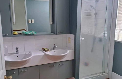 Te Rapa Casa | Sunny 4 bedrooms house with Free Wi-Fi
