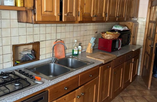 Valdisotto Apartamento | Apartment 'Ampio Appartamento Vicino A Bormio' with Mountain View, Balcony and Wi-Fi