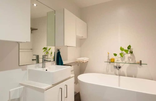 Mascot Apartamento | 0 min to train, 2 stops to city