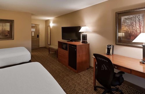 South Loop Casa | Bloomington Bliss: Elegant Stay with Free Wi-Fi & Breakfast Included