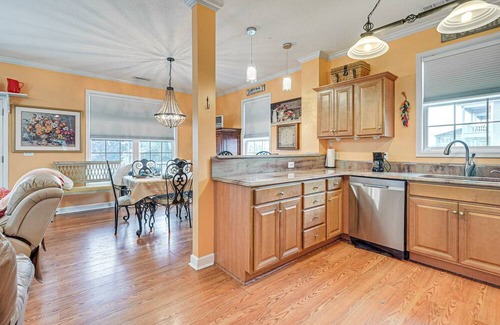 Garden City Villa | Murrells Inlet Villa w/ Pool: Walk to Beach!