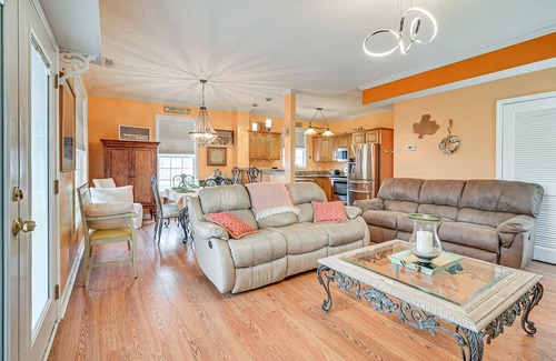 Garden City Villa | Murrells Inlet Villa w/ Pool: Walk to Beach!