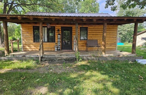 Clearbrook Casa | 1 bedroom/1 bath cabin house with garage! Large front & back deck w/big backyard