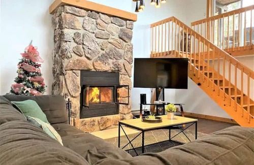Sainte-Lucie-des-Laurentides Chalet De Esquí | Le Alesund, Spa Privé + Plage Avec Embarcations