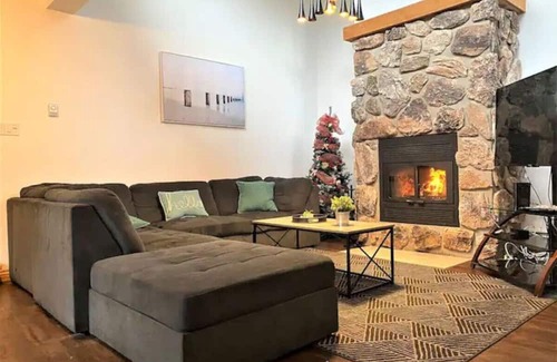 Sainte-Lucie-des-Laurentides Chalet De Esquí | Expériences Acem - SPA + VUE + LAC Avec Embarcations, Kayaks et Pédalos