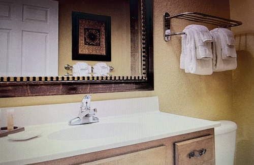 Lake Buena Vista Apartamento | On Disney’s doorstep! Spacious lodging; multiple pools & eateries on property!